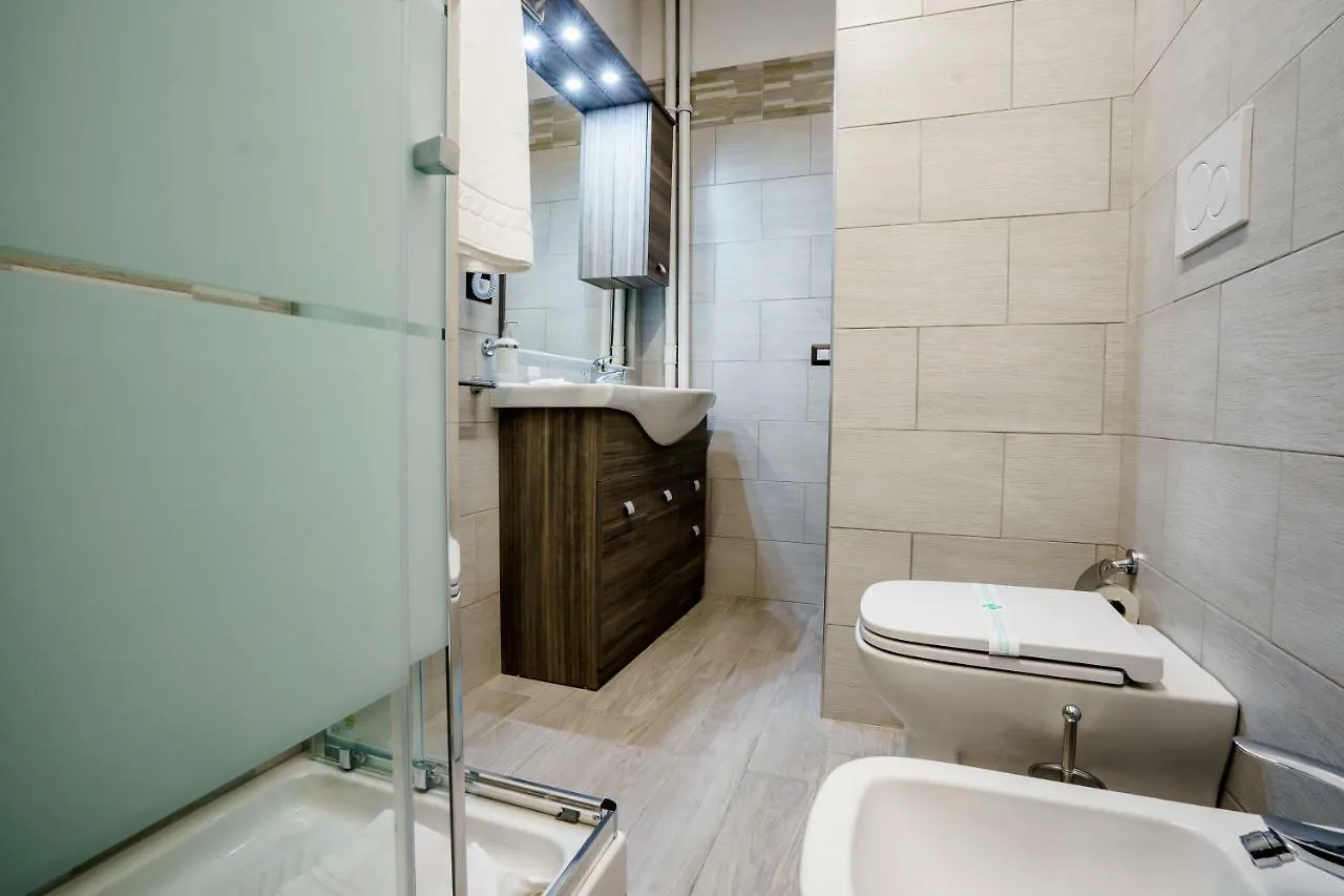 Noemi'S Rooms Guest House Рим Италия